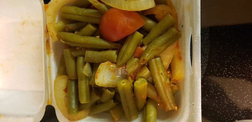 Green Beans with Onion and Tomatoes